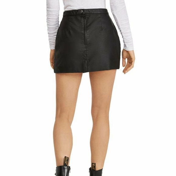 WOMEN'S FREE PEOPLE MIDNIGHT MAGIC FAUX LEATHER MINI SKIRT SIZE 0. - Picture 2 of 10